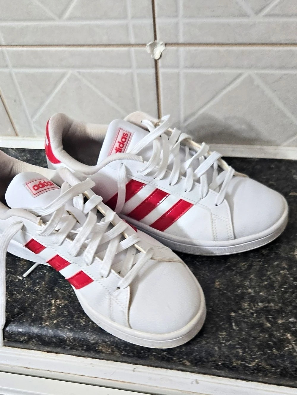 adidas Grand Court Sneakers White & Red